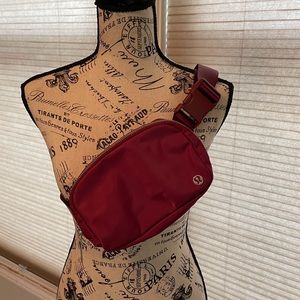 Lululemon Everywhere Belt Bag